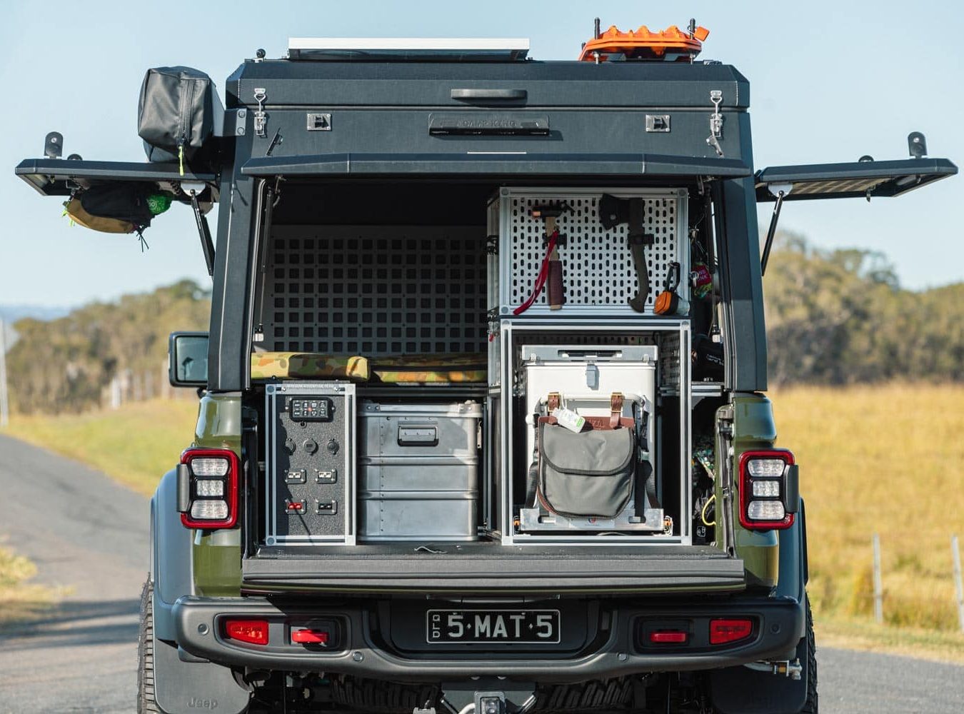 Camp King Outback Camper Jeep Gladiator